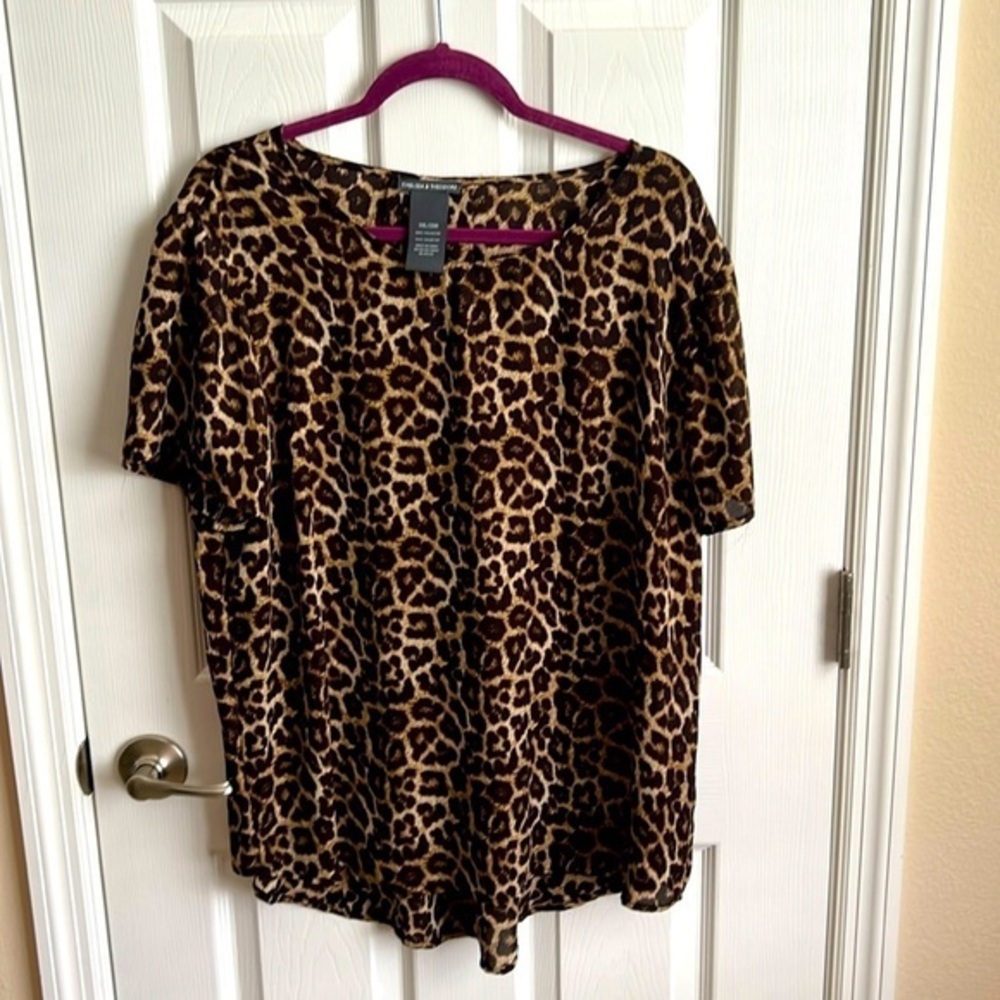 Chelsea & Theodore women’s xxl animal print top
